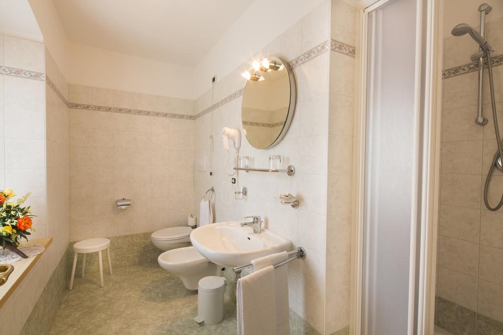Hotel Garni Excelsior Livinallongo Del Col Di Lana Room photo